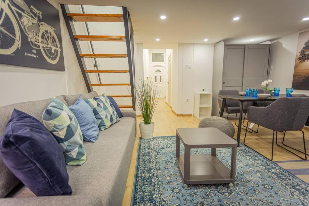 Апартаменти Cosy Flat In The Dob Street - Sapphire